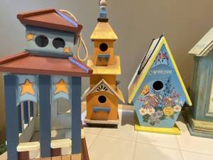 lot 57 image: Bird houses