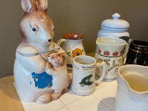 lot 73 image: Vintage and new pottery