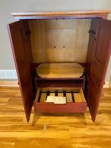 lot 83 image: Entertainment shelf