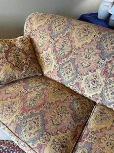lot 91 image: Sofa