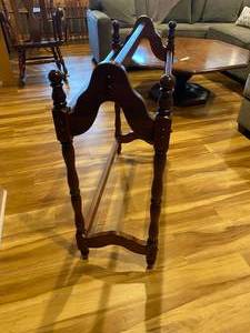 lot 94 image: Quilt rack