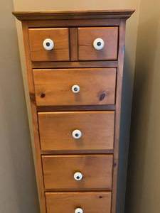 lot 118 image: Tall skinny chest with drawers