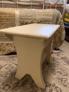 lot 124 image: Small white side table