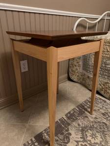 lot 128 image: Handcrafted end table