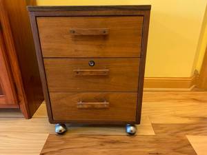 lot 137 image: Locking cabinet