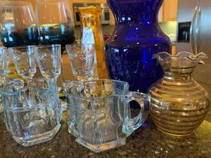lot 150 image: Holiday party collection B