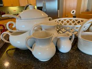 lot 152 image: Woven white bowl and other items