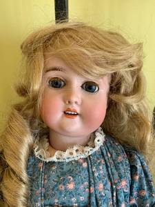 lot 40 image: Antique Dolls