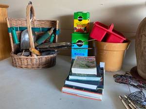 lot 170 image: Garden Miscellaneous