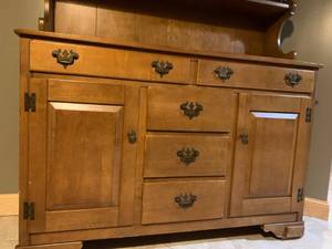 lot 131 image: Large wood buffet and hutch