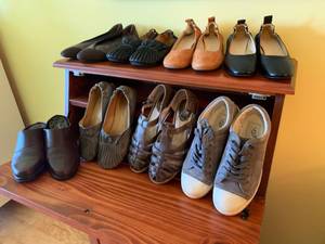 lot 193 image: Womens Casual and Comfortable Leather Shoes
