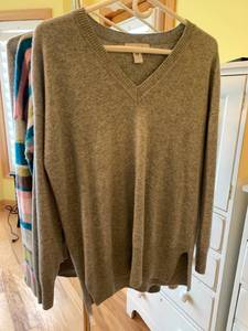 lot 186 image: Cashmere sweater collection