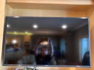 lot 196 image: Samsung 40 inch TV