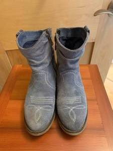 lot 202 image: Sundance Womens Colorful Cowboy Boots