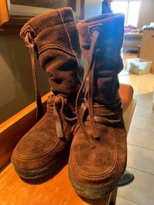 lot 201 image: Womens Hunter Rain Boots and Will Steger Mukluks