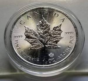 2015 CANADA $5 MAPLE LEAF 1 TROY OZ .9999 FINE SILVER IN AIRTITE