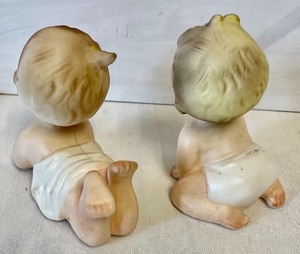 lot 54 image: 1960 Napco Baby Figurines