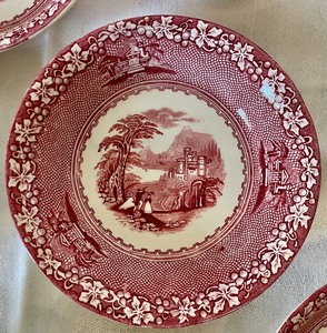lot 52 image: Royal Staffordshire Jenny Lind Dishware