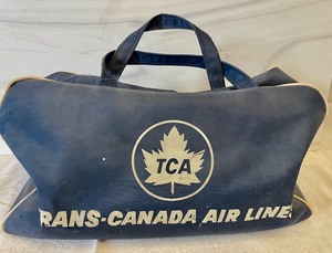 lot 45 image: Vintage Air Canada Travel Bag