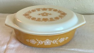 lot 8 image: Pyrex Covered Casserole Dish Butterfly Gold