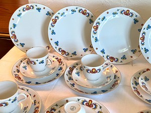 lot 2 image: Porsgrund Farmers Rose Dishes