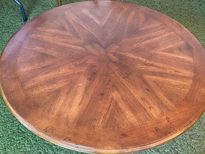 lot 6 image: Vintage Round Coffee Table