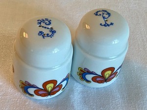 lot 3 image: Porsgrund Farmers Rose Salt and Pepper Shakers