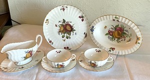 lot 5 image: Reproduction Early Worcester Delecta Dish Pieces