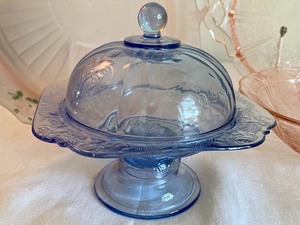 lot 18 image: Depression Era Glassware