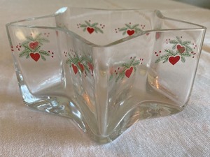 lot 13 image: Porsgrund Hearts and Pines Star Shaped Glass Bowl