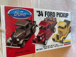 lot 17 image: Model Kit 34 Ford Pickup