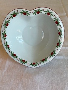 lot 12 image: Porsgrund Hearts and Pines Heart Shaped Bowl
