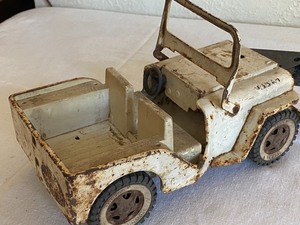 lot 94 image: Vintage Tonka Jeep with Front Scoop