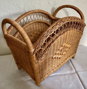 lot 112 image: 2 Magazine Racks and a Wooden Bucket