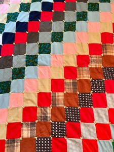 lot 128 image: Vintage Quilt