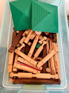 lot 141 image: Lot of Vintage Toys