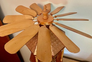 lot 133 image: Wooden Holiday Decor Piece