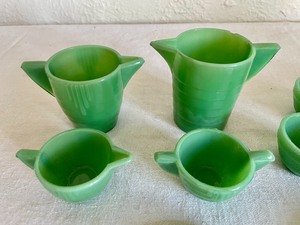 lot 153 image: Vintage Childrens Jadeite Tea Set Dishes