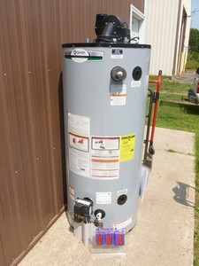 A.O. Smith 75 Gallon power vent water heater. Never installed. Has minor shipping scratches. As shown. THIS ITEM HAS A RESERVE.