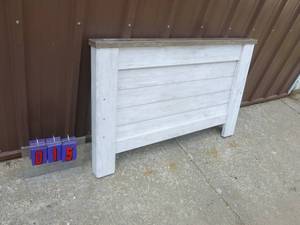 Qty of 5 white washed foot boards. Full size. As shown.