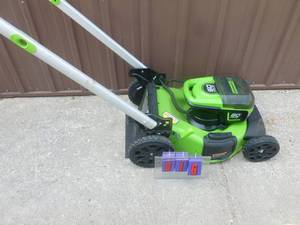 Greenworx 60 volt self propelled personal pace lawn mower. No battery or charger. Unable to fully test. As shown.