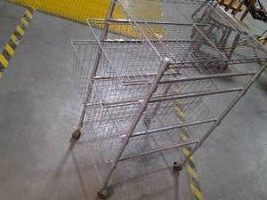 Rolling metal wire rack storage tow...