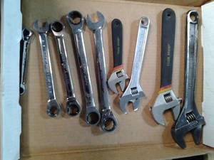 Set of Adjustable Wrenches and 5 do...