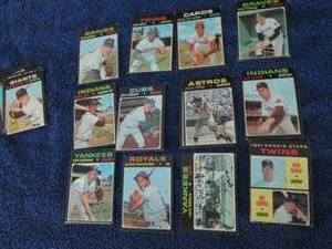 lot 2 image: 25 1971 Topps Baseball Cards...