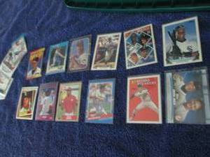 lot 4 image: 25 Baseball Star Cards...