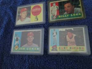 lot 5 image: 4 1960 Topps Baseball Cards...