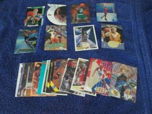 lot 49 image: 30 Basketball Insert Cards...