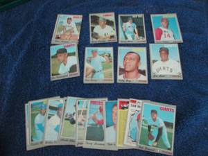 lot 58 image: 25 1970 Topps Baseball Cards...