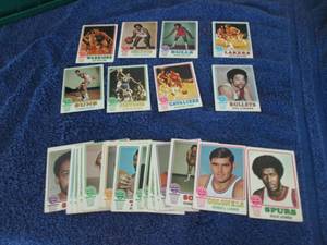 lot 68 image: 30 1973-74 Topps Basketball Cards...