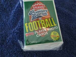 lot 77 image: 1990 Fleer  Football Packs...